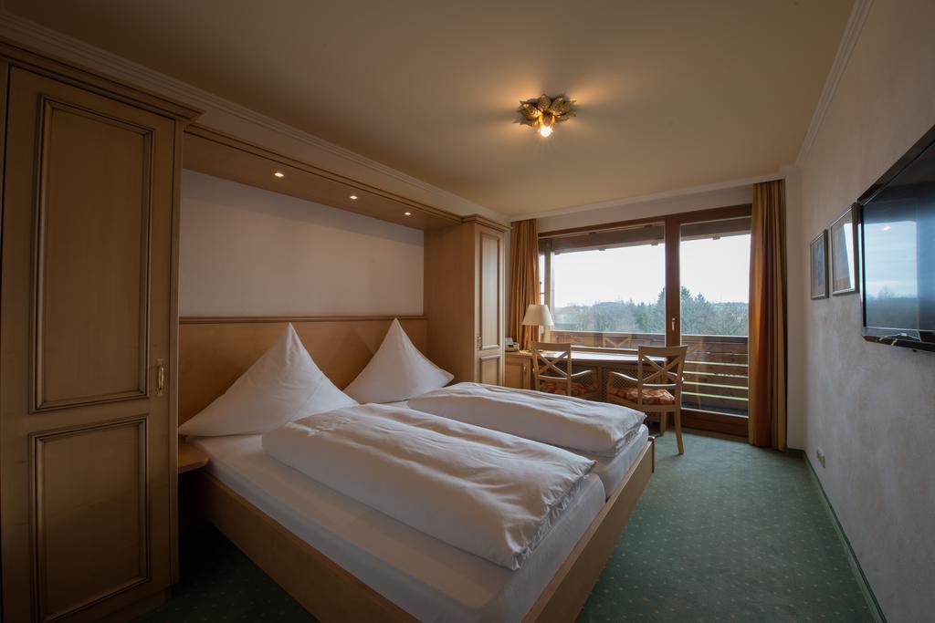 Hotel St. Ulrich Garni اوتوبيرن الغرفة الصورة